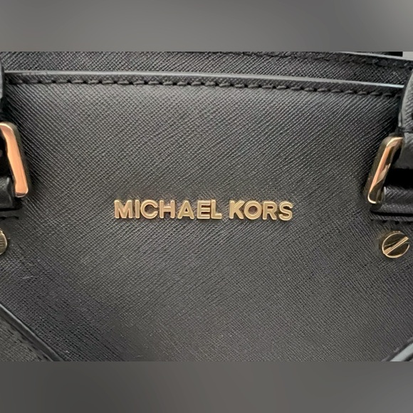 Michael Kors Medium Selma in Black with gold hardware - Picture 3 of 14